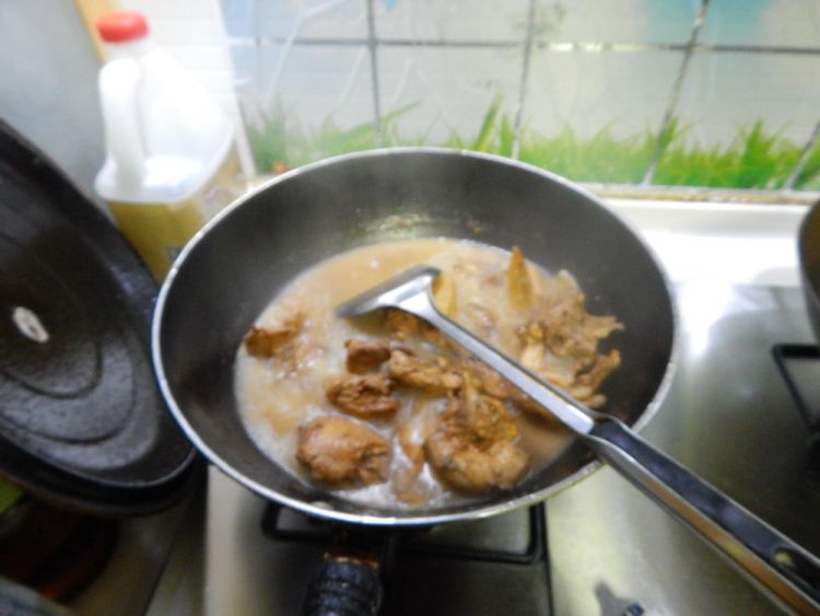 小土豆烧鸡块步骤11