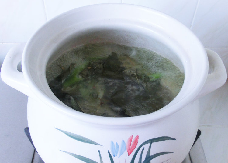 莲叶山药老鸭汤步骤7