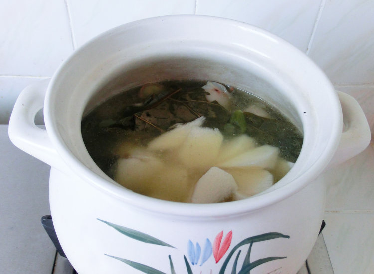 莲叶山药老鸭汤步骤8