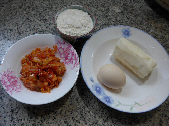鸡蛋泡菜山药饼步骤1