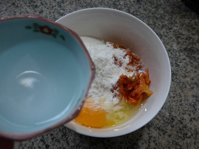 鸡蛋泡菜山药饼步骤6