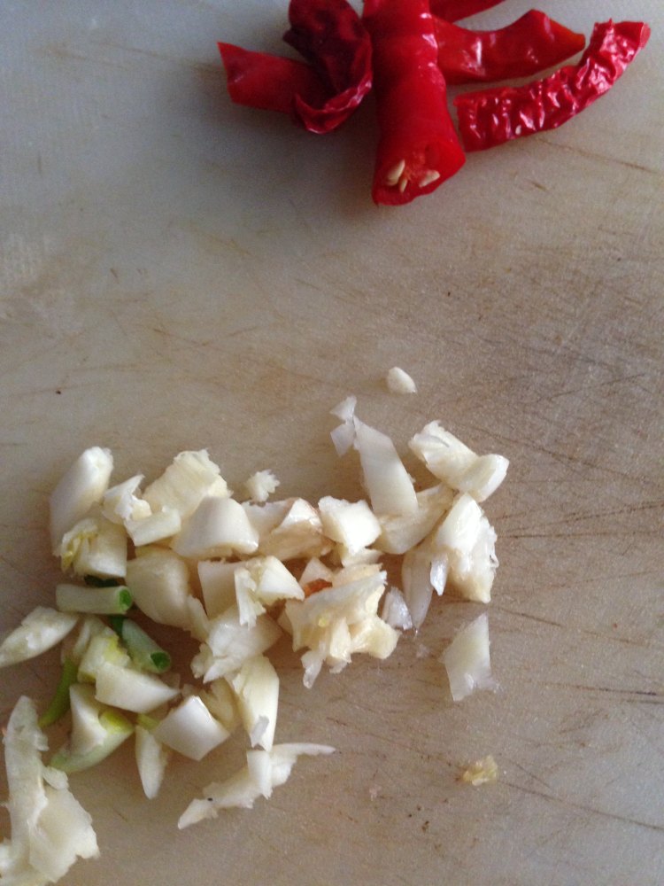 青菜炒三丁步骤5