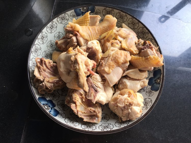 母鸡山药菌菇汤步骤1