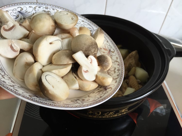 母鸡山药菌菇汤步骤7