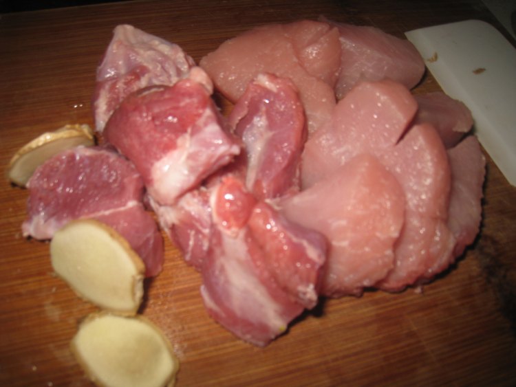山药银耳瘦肉汤步骤1