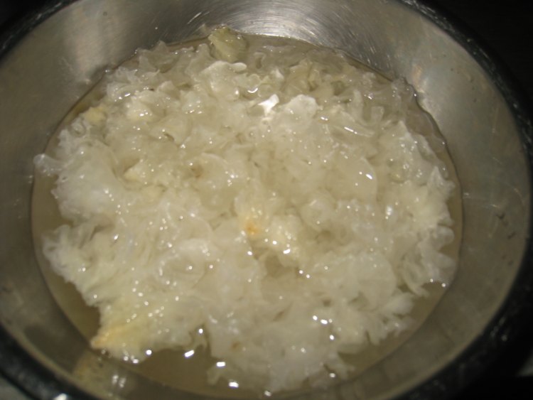 山药银耳瘦肉汤步骤4