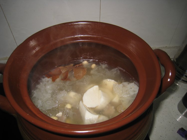 山药银耳瘦肉汤步骤9