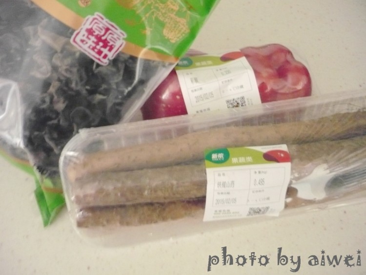 彩椒山药炒木耳步骤1
