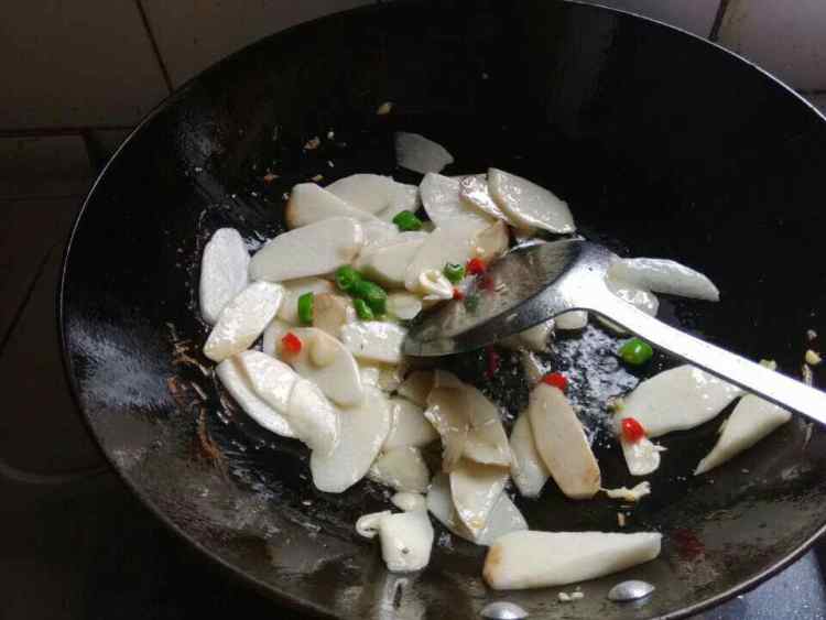 番茄炒山药步骤4