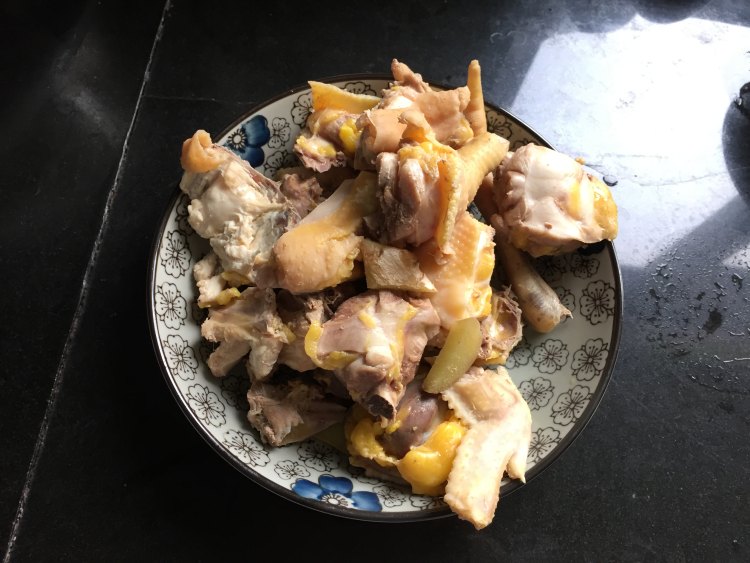 【手工美食】山药母鸡步骤1