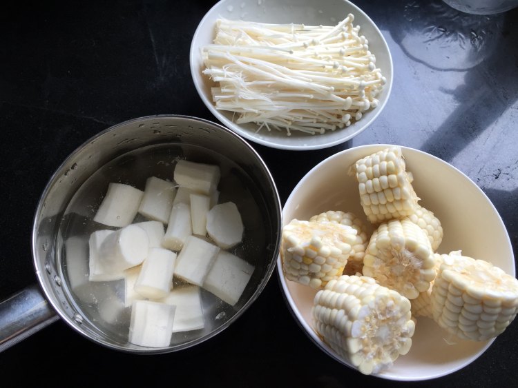 【手工美食】山药母鸡步骤2