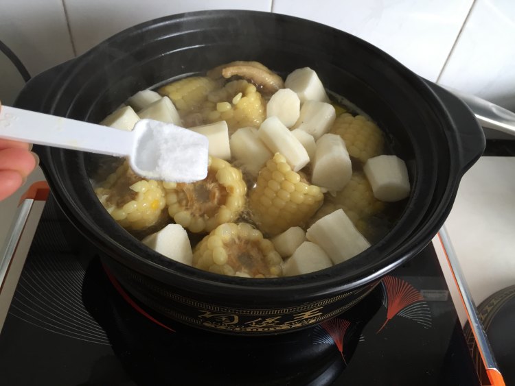 【手工美食】山药母鸡步骤5