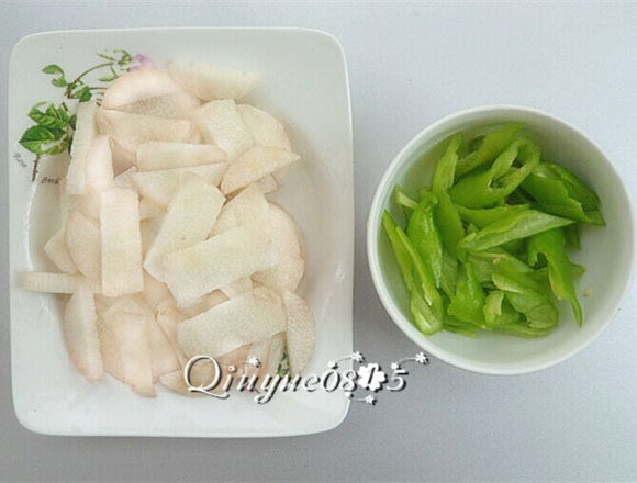 魔竽豆腐炒山药步骤3