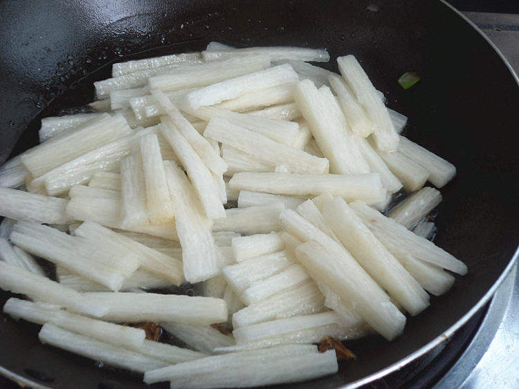 山药炒菠菜茎步骤6