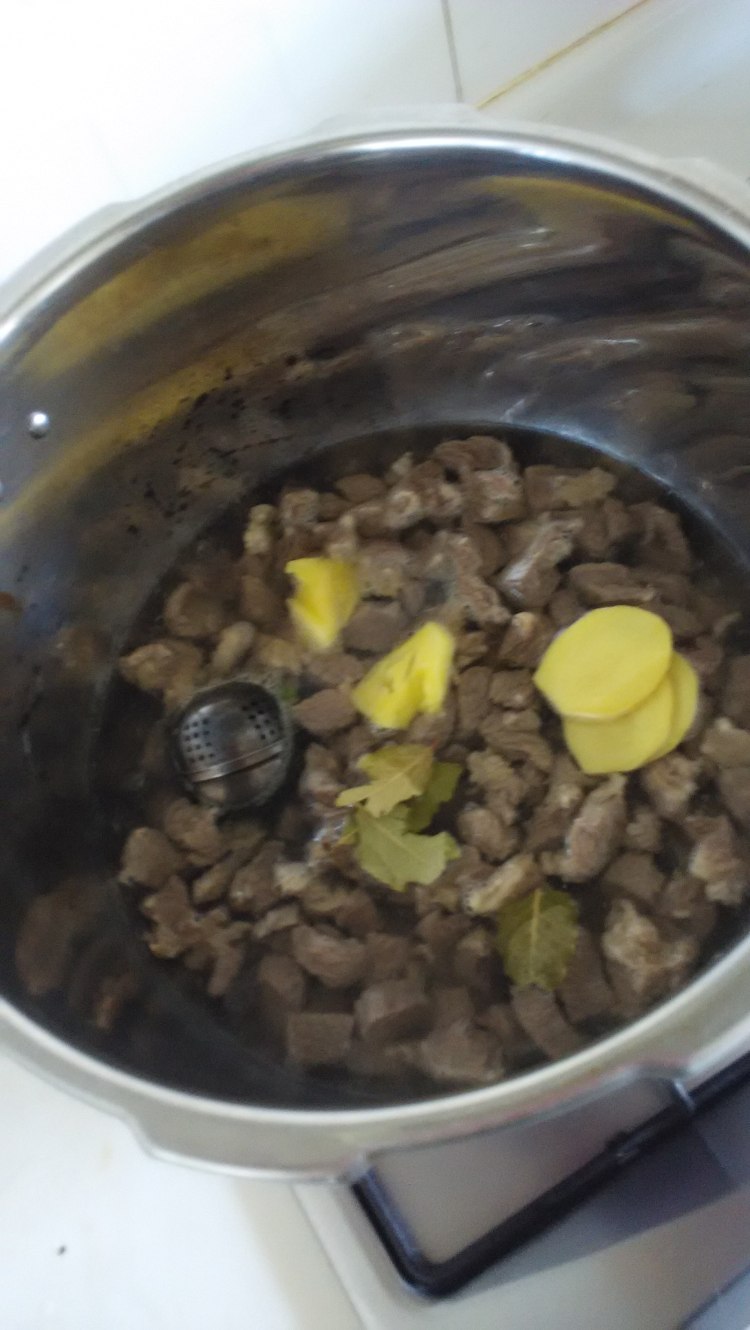 山药土豆炖牛肉步骤4