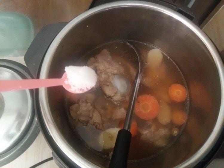 胡萝卜山药炖大骨步骤7