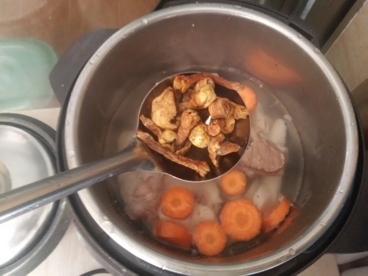 胡萝卜山药炖大骨步骤6
