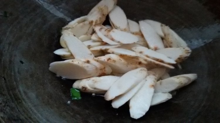 蒜香农家炒山药步骤4