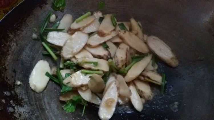 蒜香农家炒山药步骤8