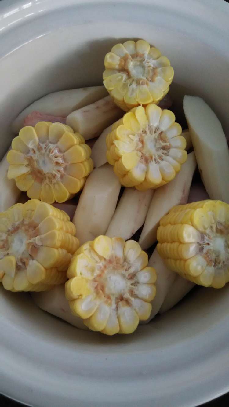 玉米山药鸡汤步骤3