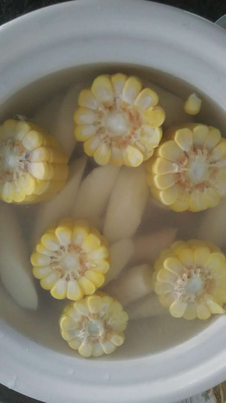 玉米山药鸡汤步骤4