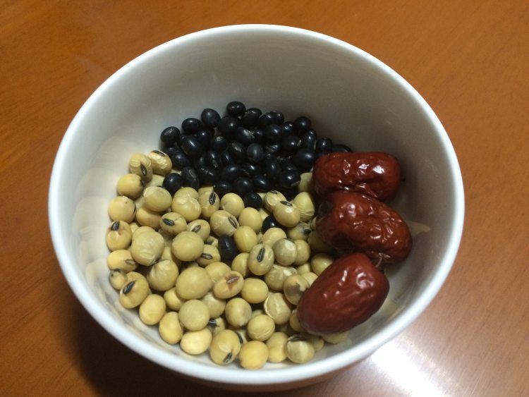 山药苹果豆浆步骤1