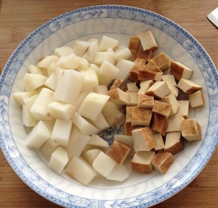麻婆山药豆腐干步骤1