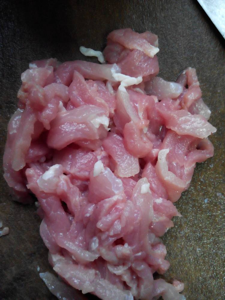 山药木耳炒肉丝步骤3