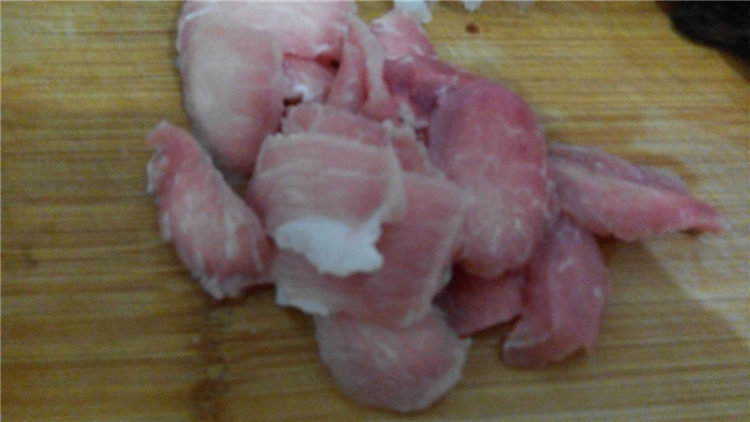 双耳肉片炒山药步骤4
