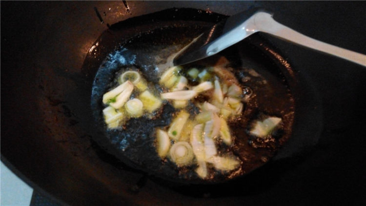 双耳肉片炒山药步骤6