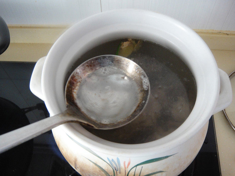 莲子山药猪骨汤步骤8
