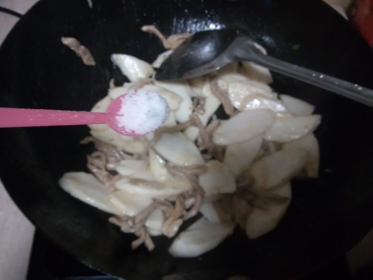 山药炒肉丝步骤6