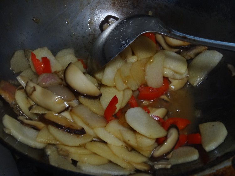 山药香菇咸肉片步骤9