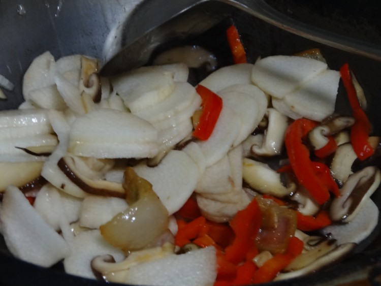 山药香菇咸肉片步骤7
