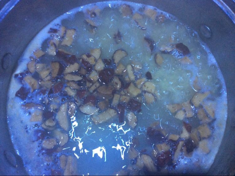 红枣山药薏米粥步骤5
