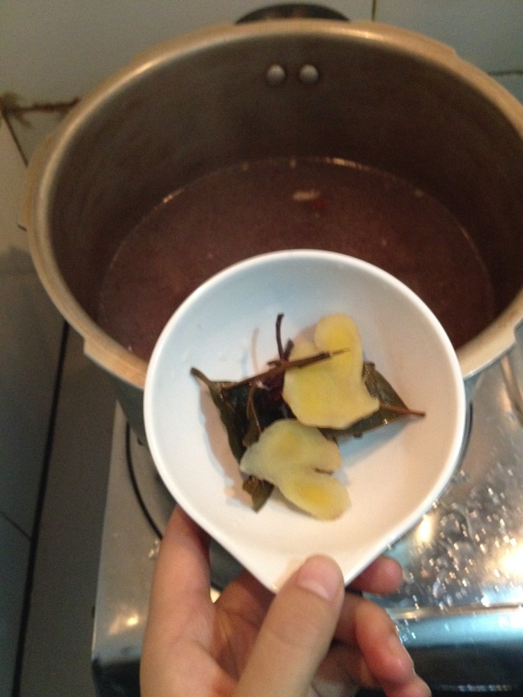 黑豆山药排骨汤步骤6