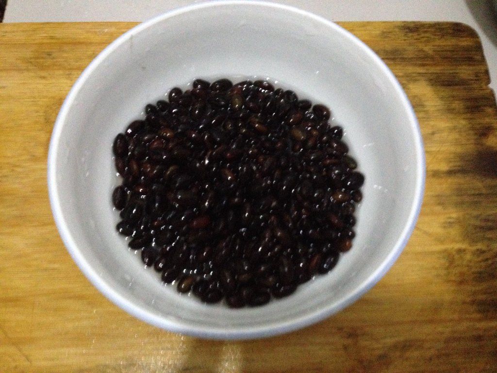 黑豆山药排骨汤步骤3