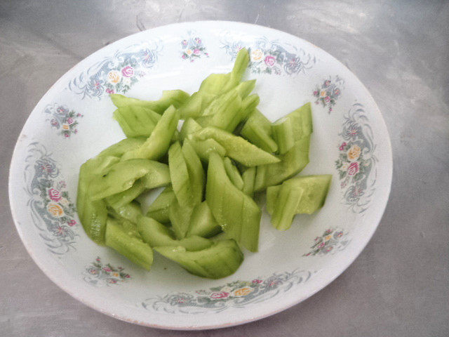 木耳山药炒青瓜步骤3