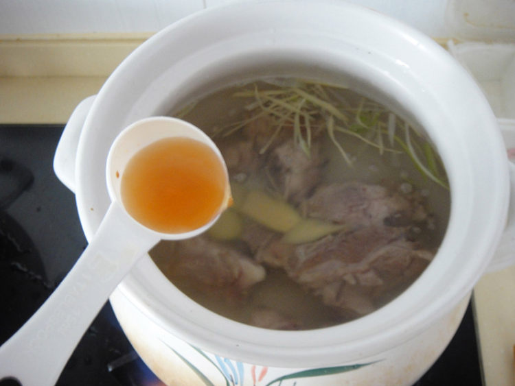 红椎菌猪尾骨山药汤步骤9