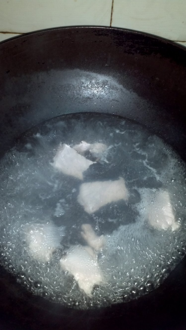 山药瘦肉小米粥步骤2
