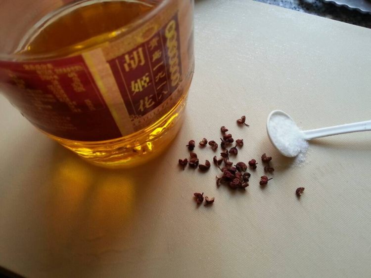 山药凉拌木耳步骤1
