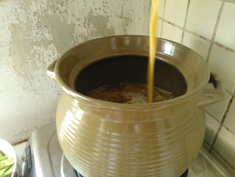 金针山药泥鳅汤步骤8