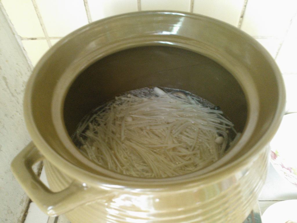 金针山药泥鳅汤步骤6