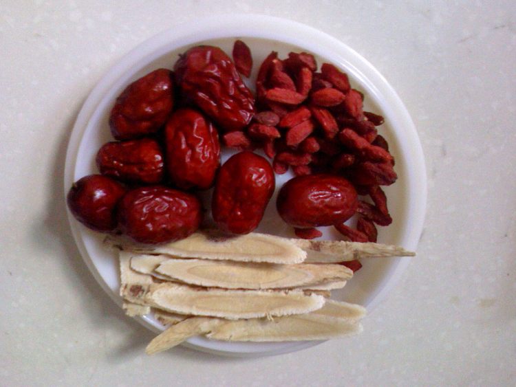 山药煲鸭汤步骤2