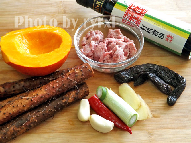 酱瓜肉燥双蒸步骤1