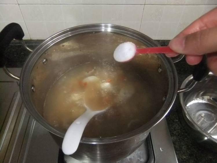 山药桂园瘦肉汤步骤8