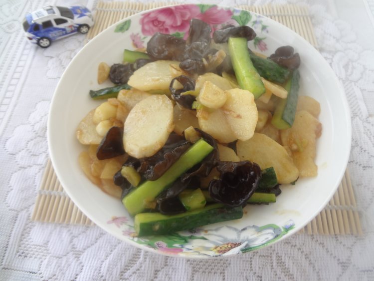 木耳黄瓜炒山药步骤6
