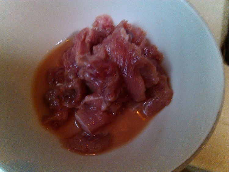 山药胡萝卜炒肉步骤1