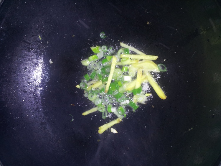胡萝卜山药炒木耳步骤5