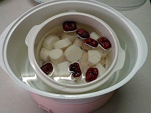 红枣山药炖鸡汤步骤7